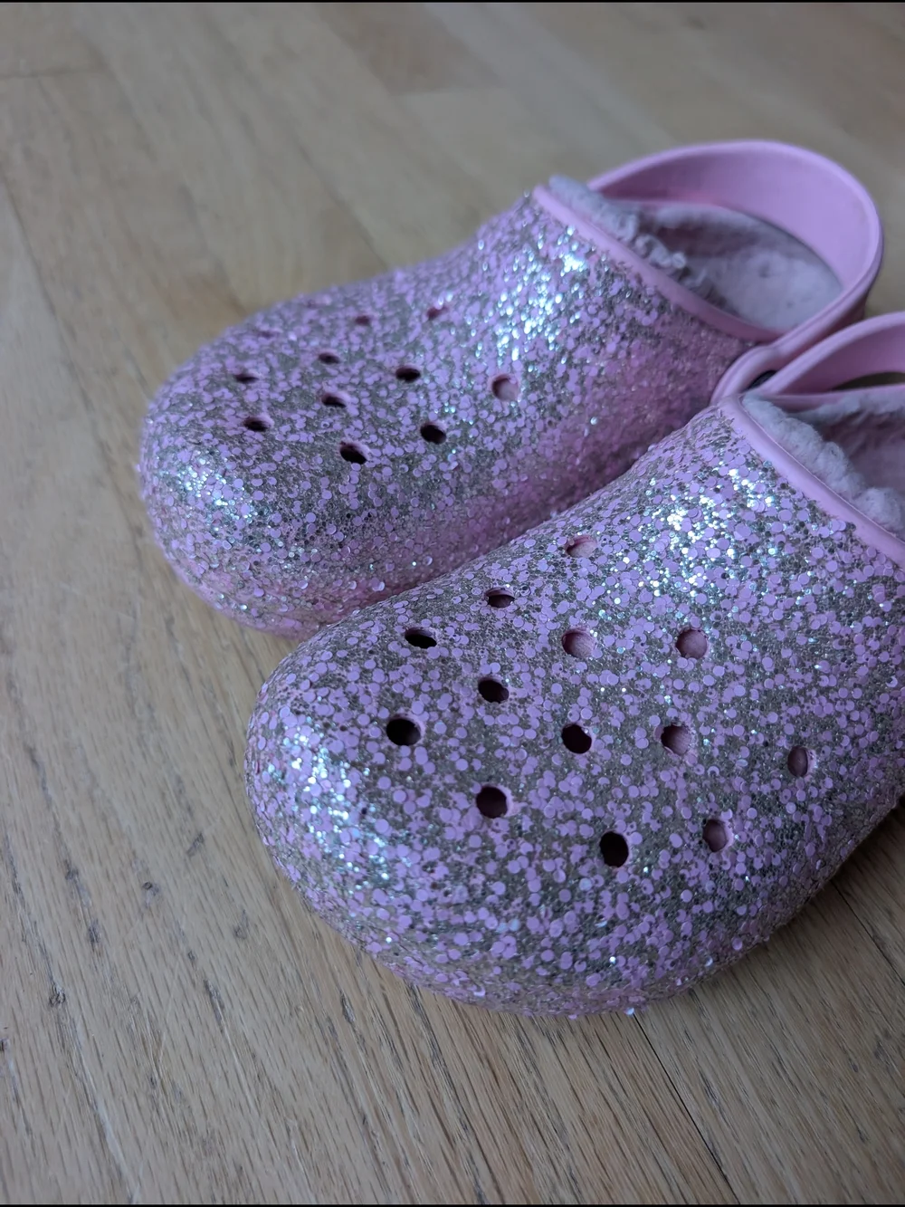CROCS Kids Glitter Clog with Plush Lining - Light Pink